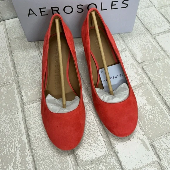 AEROSOLES Coral Suede Block Heel Pumps - Picture 2 of 3